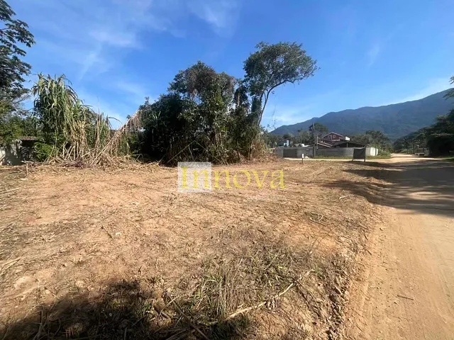 Terreno com 340m², à venda, no bairro Massaguacu em Caraguatatuba