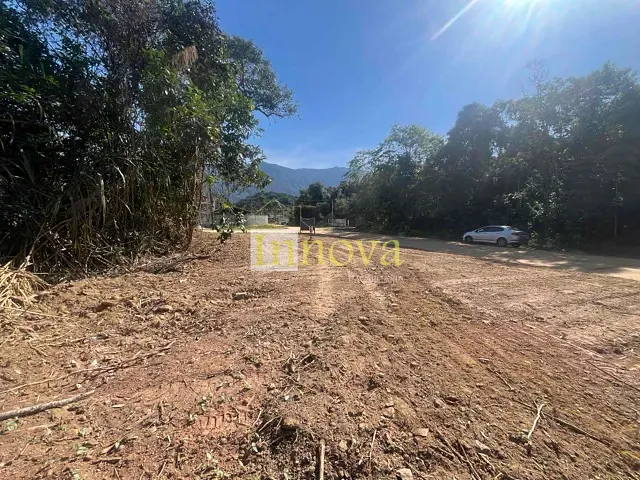 Terreno com 340m², à venda, no bairro Massaguacu em Caraguatatuba