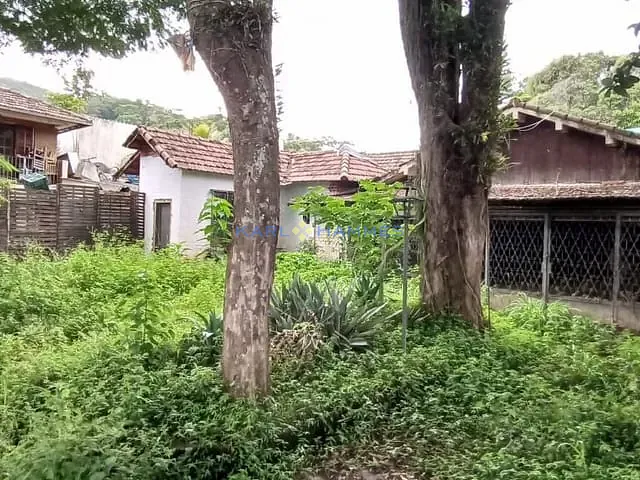 Terreno com 900m², à venda, no bairro Nogueira em Petrópolis