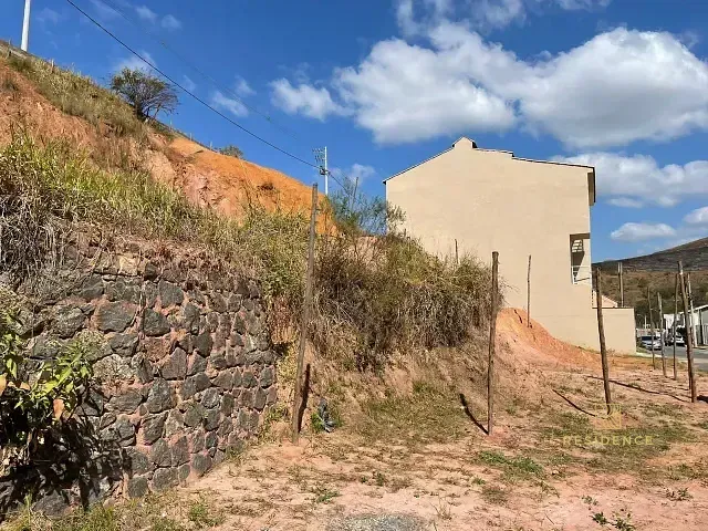 Terreno com 642m², à venda, no bairro Bairro de Fátima em Barra do Piraí