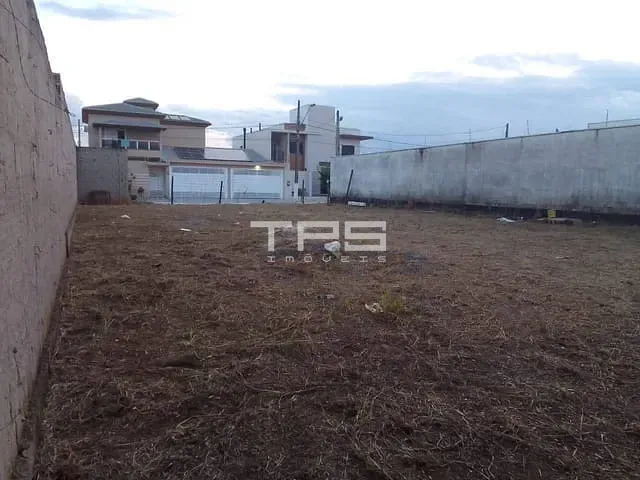 Terreno com 466m², à venda, no bairro Village Mantiqueira em Guaratinguetá