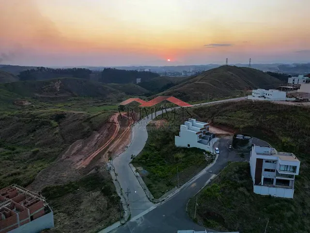 Terreno com 360m², à venda, no bairro Jardim Belvedere em Volta Redonda