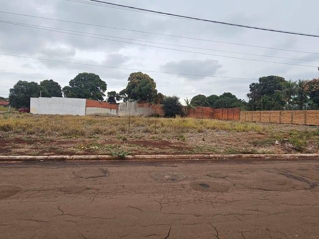 Terreno com 2267m², à venda, no bairro Conjunto Habitacional Izidro Pedroso em Dourados
