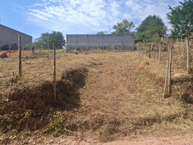 Terreno com 370m², à venda, no bairro Estância Marília em Jarinu