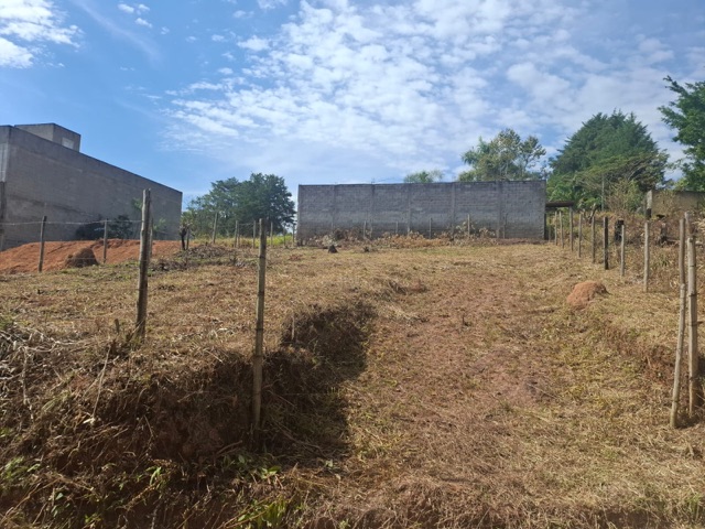 Terreno com 370m², à venda, no bairro Estância Marília em Jarinu