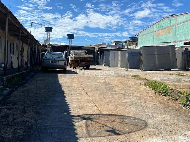 Terreno com 880m², à venda, no bairro Parque Brasília em Anápolis