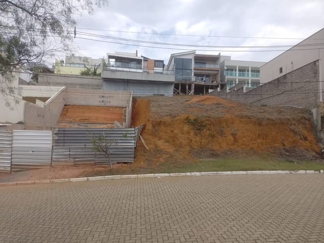 Terreno com 420m², à venda, no bairro São Pedro em Juiz de Fora