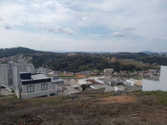 Terreno com 420m², à venda, no bairro São Pedro em Juiz de Fora