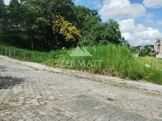 Terreno com 1078m², à venda, no bairro Água Verde em Blumenau