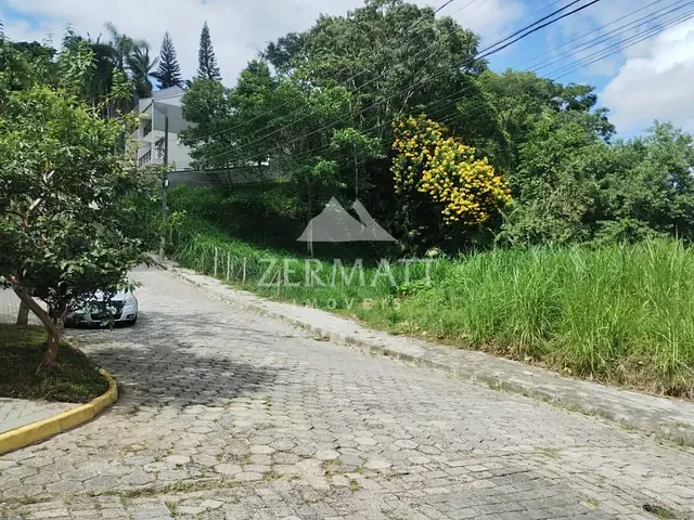 Terreno com 1078m², à venda, no bairro Água Verde em Blumenau