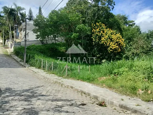 Terreno com 1078m², à venda, no bairro Água Verde em Blumenau