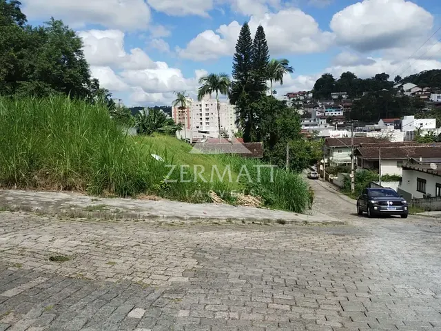 Terreno com 1078m², à venda, no bairro Água Verde em Blumenau