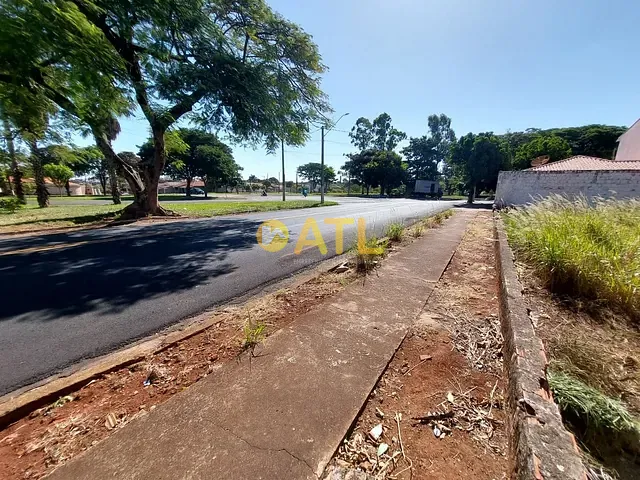 Terreno com 715m², à venda, no bairro Nova Ourinhos em Ourinhos