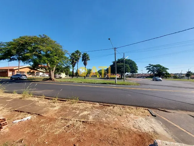 Terreno com 715m², à venda, no bairro Nova Ourinhos em Ourinhos