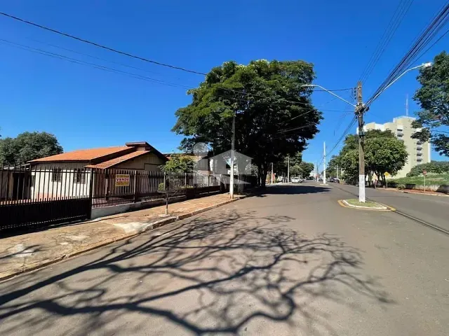 Terreno com 712m², à venda, no bairro Centro em Rolândia