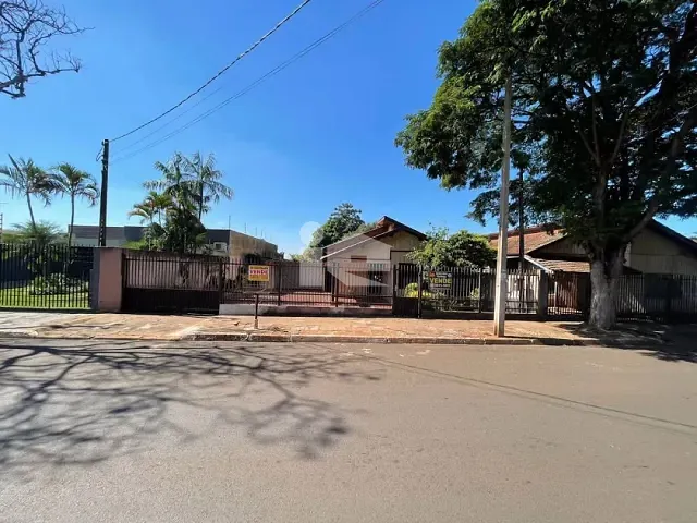 Terreno com 712m², à venda, no bairro Centro em Rolândia