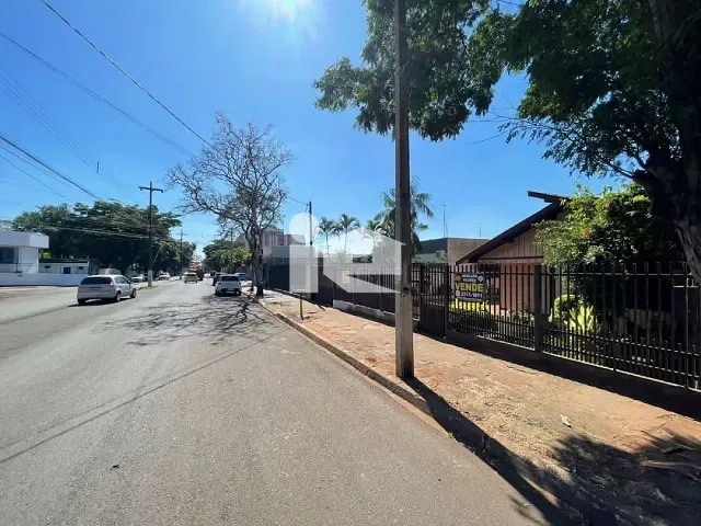 Terreno com 712m², à venda, no bairro Centro em Rolândia