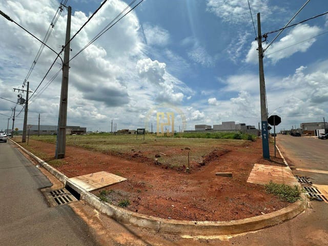 Terreno com 520m², à venda, no bairro Jardim Montreal em Nova Mutum