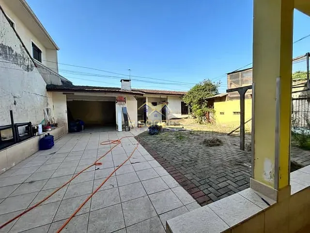 Sobrado com 360m² 4 quartos e 2 banheiros, à venda, no bairro Porto das Laranjeiras em Araucária