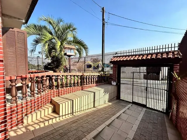 Sobrado com 360m² 4 quartos e 2 banheiros, à venda, no bairro Porto das Laranjeiras em Araucária