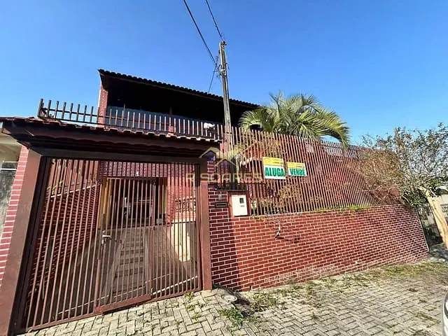 Sobrado com 360m² 4 quartos e 2 banheiros, à venda, no bairro Porto das Laranjeiras em Araucária