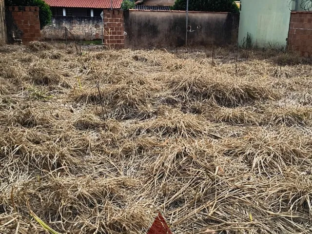Terreno com 210m², à venda, no bairro Santa Cruz em Claraval