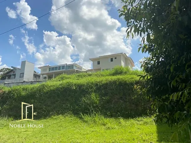 Terreno com 450m², à venda, no bairro Villaggio Capríccio em Louveira