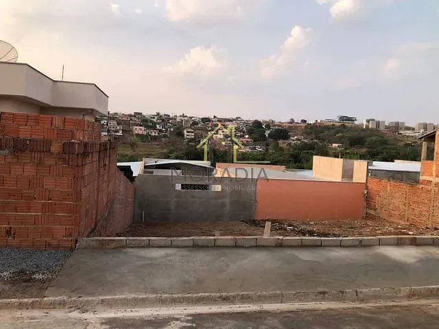 Terreno com 225m², à venda, no bairro Jardim Aeroporto em Guaxupé