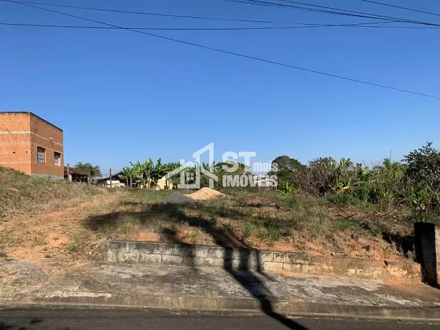 Terreno com 416m², à venda, no bairro Vila Mosconi em Andradas