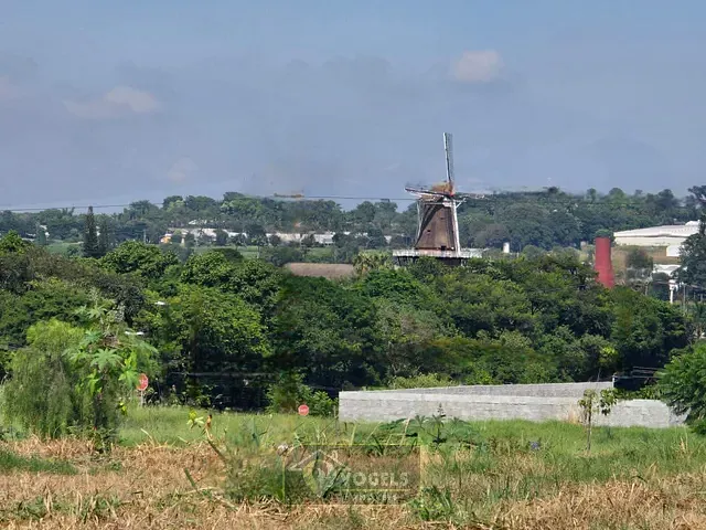 Terreno com 250m², à venda, no bairro Residencial Europa em Holambra