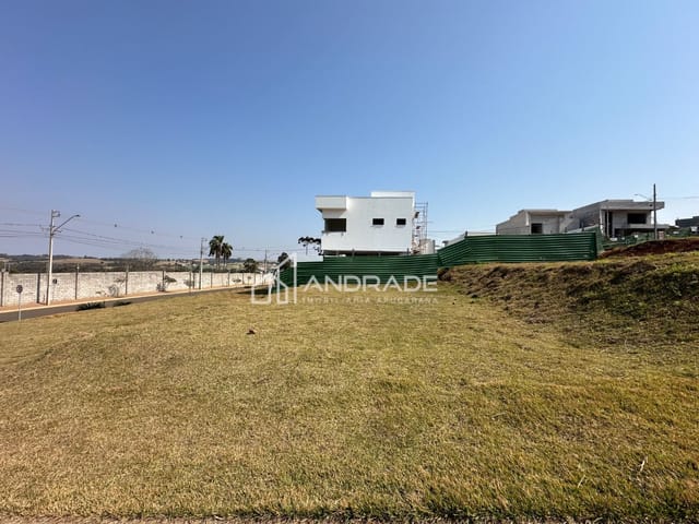 Terreno com 220m², à venda, no bairro Residencial Florais Do Lago em Apucarana