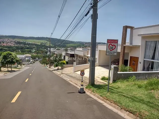 Terreno com 302m², à venda, no bairro Chácaras Alpina em Valinhos