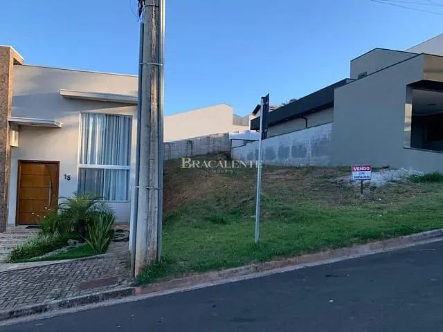 Terreno com 302m², à venda, no bairro Chácaras Alpina em Valinhos