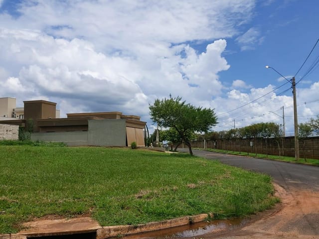 Terreno com 672m², à venda, no bairro condominio jardim botânico em Bady Bassitt