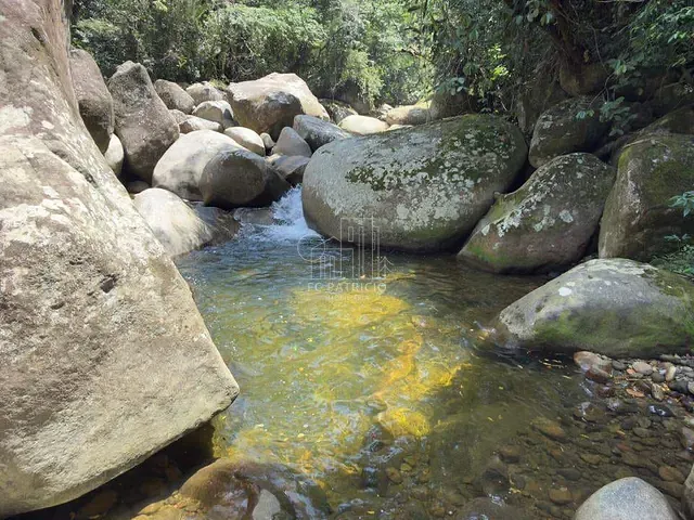 Terreno com 582m², à venda, no bairro Limoeiro em Guapimirim