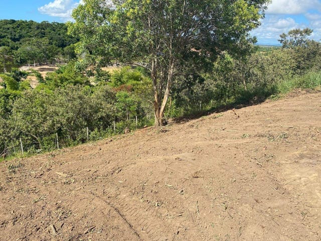Terreno com 709m², à venda, no bairro Praia Grande em Fundão