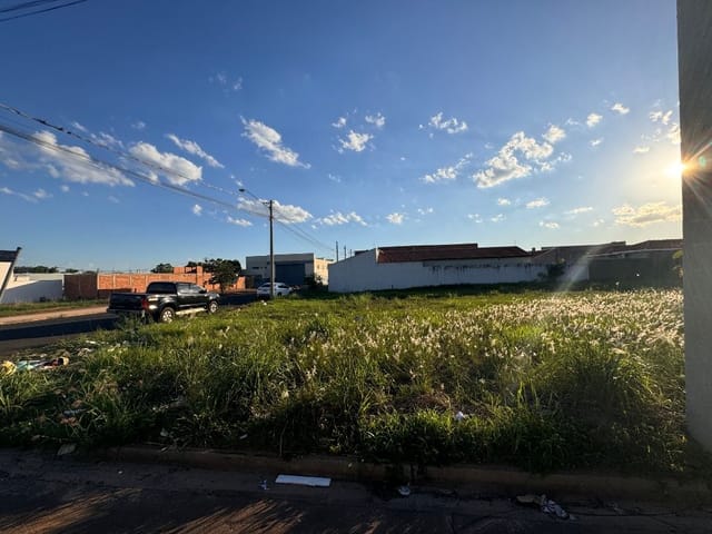 Terreno com 251m², à venda, no bairro Moimaz em Birigüi