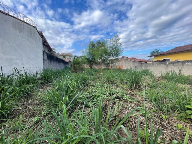 Terreno com 180m², à venda, no bairro Itaipu em Niterói