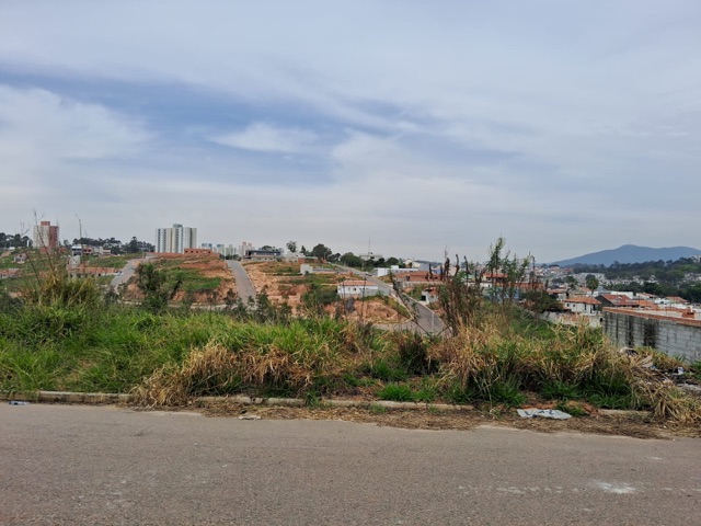 Terreno com 240m², à venda, no bairro Parque Petrópollis em Várzea Paulista
