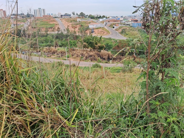 Terreno com 240m², à venda, no bairro Parque Petrópollis em Várzea Paulista