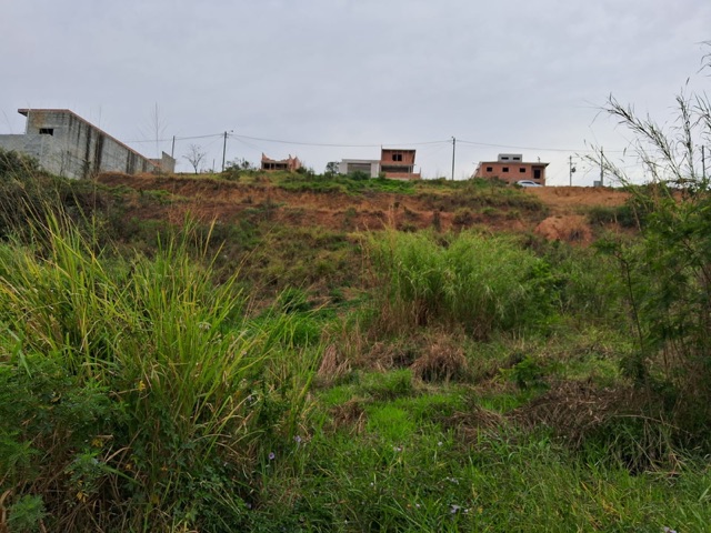 Terreno com 240m², à venda, no bairro Parque Petrópollis em Várzea Paulista