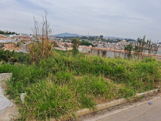 Terreno com 240m², à venda, no bairro Parque Petrópollis em Várzea Paulista