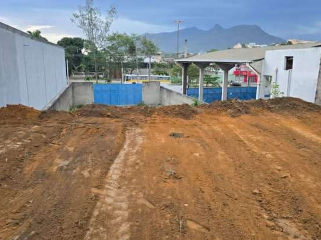 Terreno com 372m², à venda, no bairro Residencial Rio das Ostras em Rio das Ostras