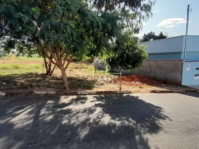 Terreno com 329m², à venda, no bairro Loteamento Joaquim Cecílio Ribeiro em Guaxupé