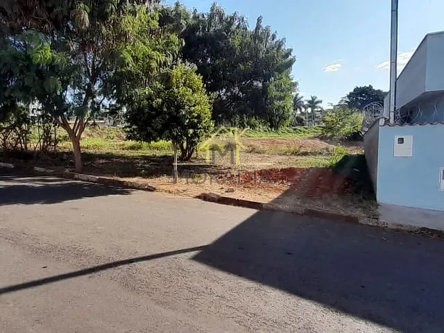 Terreno com 329m², à venda, no bairro Loteamento Joaquim Cecílio Ribeiro em Guaxupé