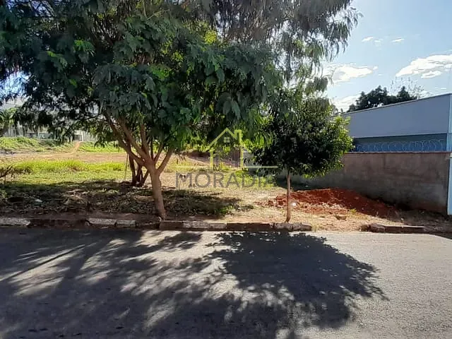 Terreno com 329m², à venda, no bairro Loteamento Joaquim Cecílio Ribeiro em Guaxupé