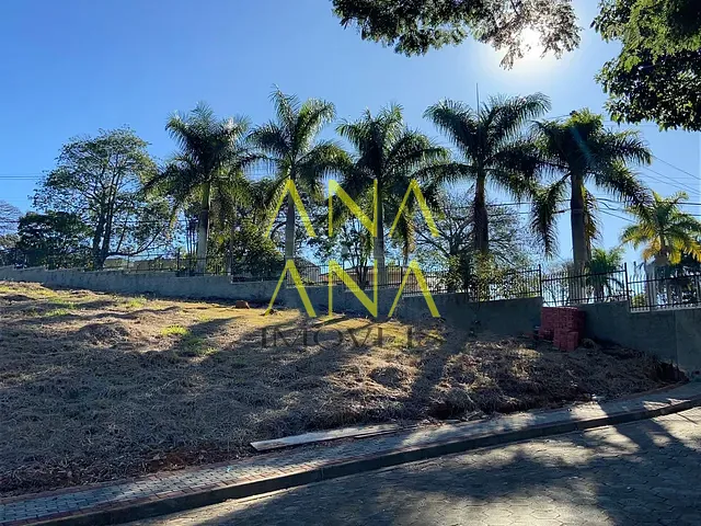 Terreno com 900m², à venda, no bairro Spazio Bela Vista em Bragança Paulista
