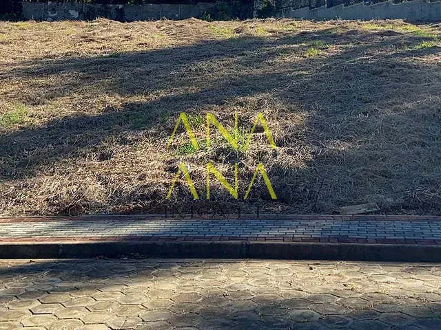 Terreno com 900m², à venda, no bairro Spazio Bela Vista em Bragança Paulista