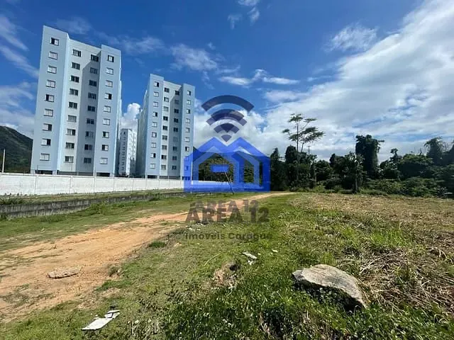 Terreno com 922m², à venda, no bairro Martim de Sá em Caraguatatuba