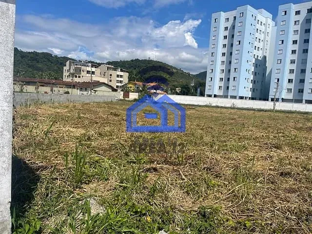 Terreno com 922m², à venda, no bairro Martim de Sá em Caraguatatuba